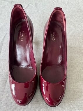 Vintage Gucci Burgundy Patent Leather GG Logo Pumps Heels Size 37 Made in Italy